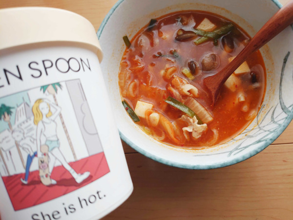 green spoon（グリーンスプーン）のスープShe is hot. 鱈と白菜キムチの海鮮チゲの完成後